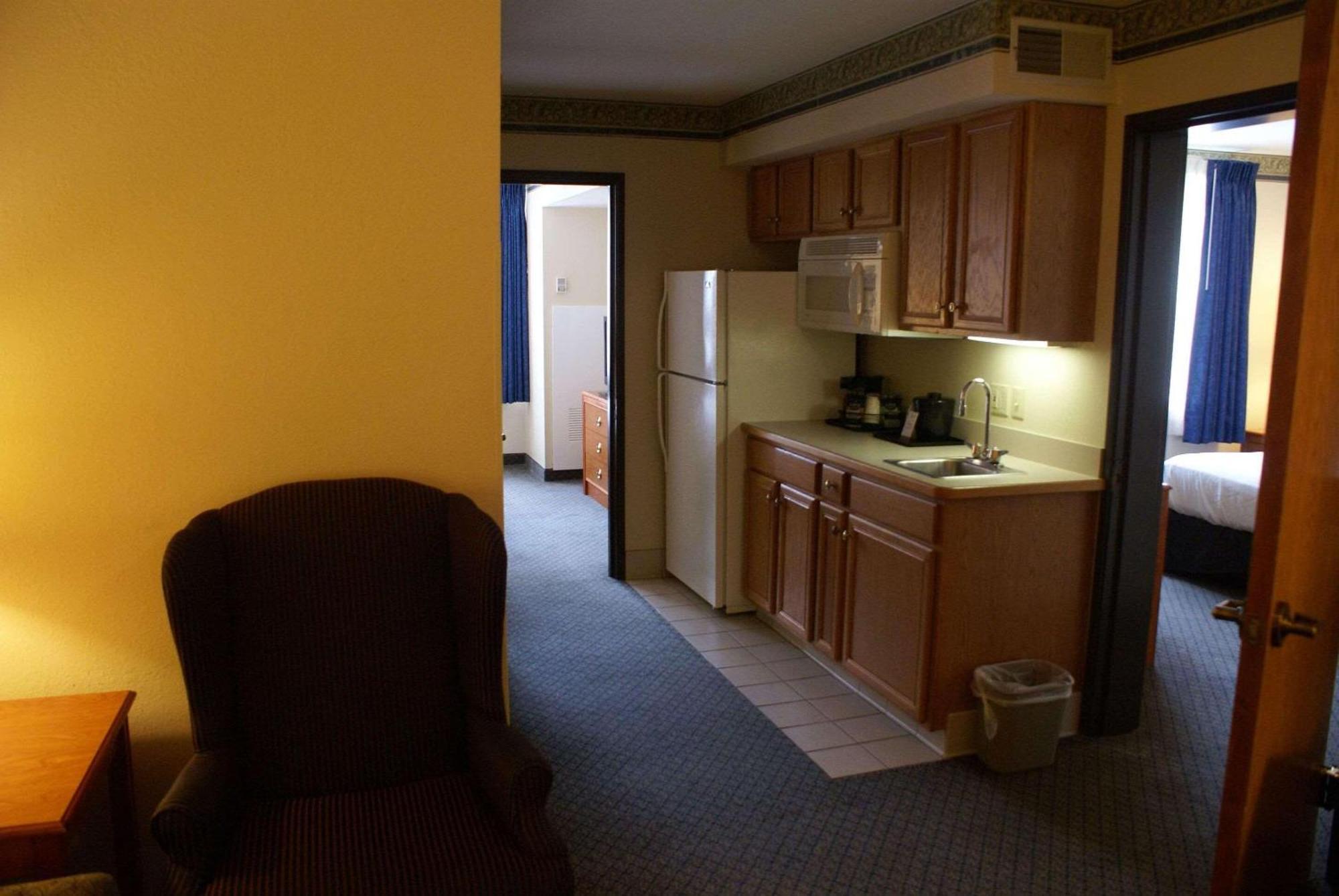 Country Inn & Suites By Radisson, Lansing, Mi Экстерьер фото