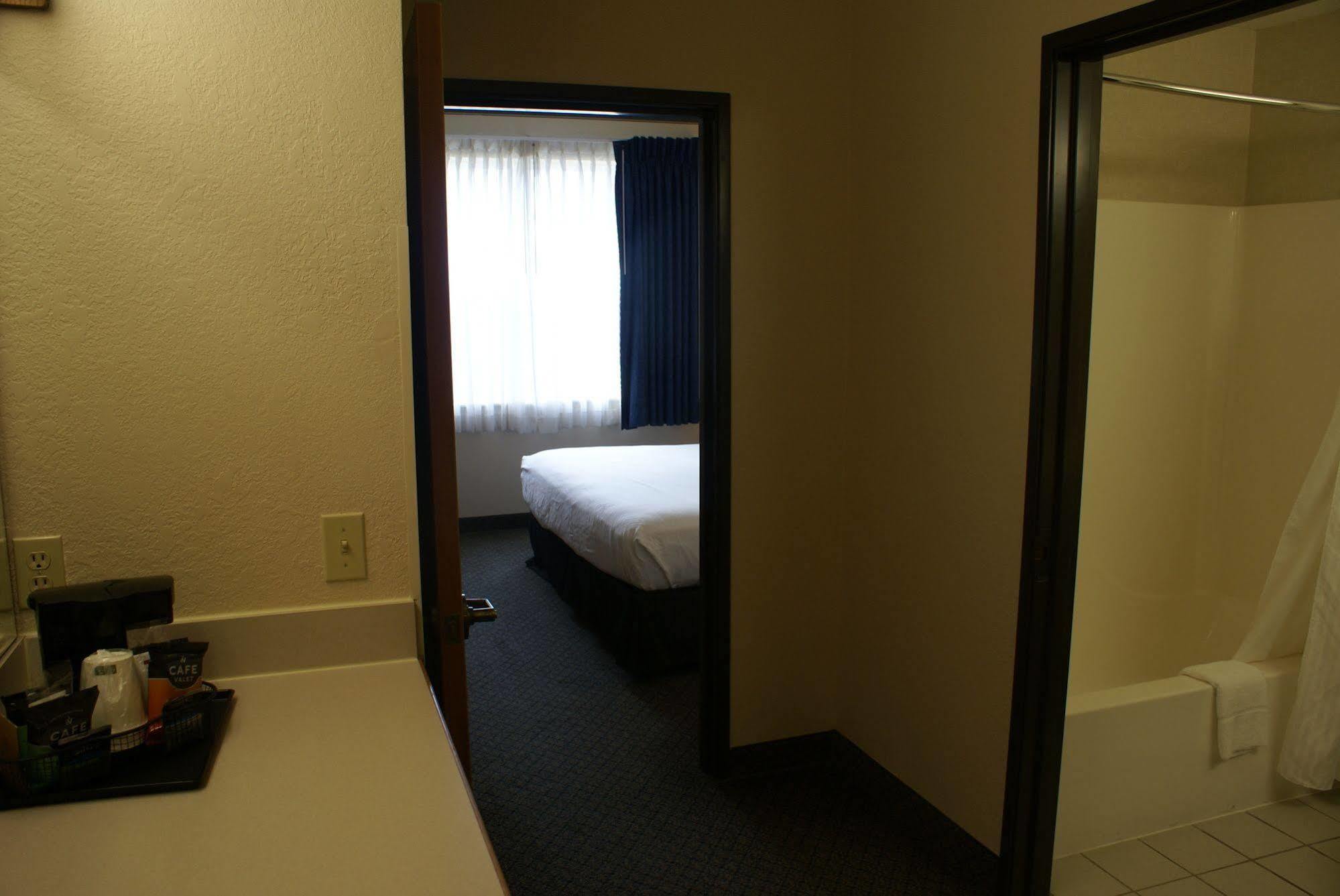 Country Inn & Suites By Radisson, Lansing, Mi Экстерьер фото